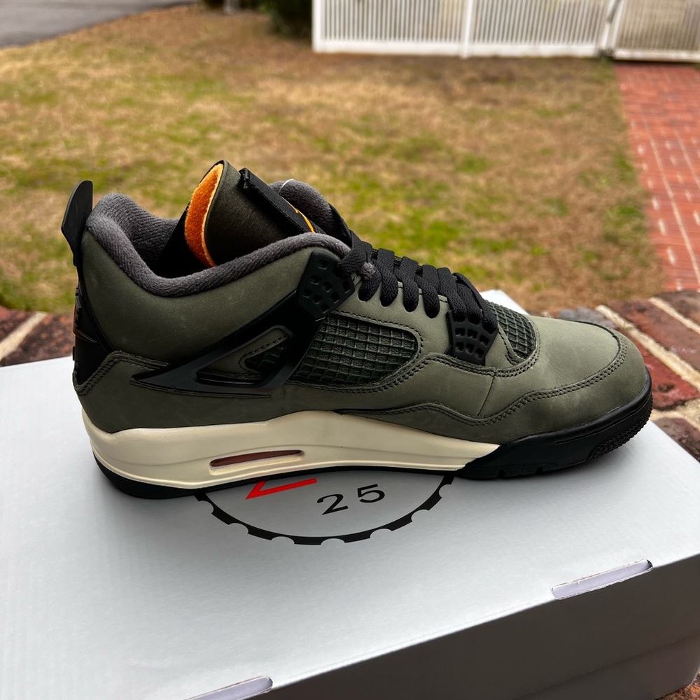 Jordan 4 Retro OG Undefeated - Picture 2 of 9